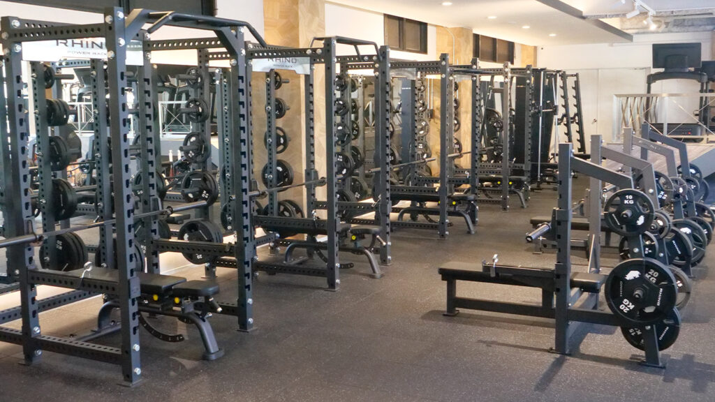 初期投資を30～50%抑えながらマシン充実の大型ジムを出店可能。