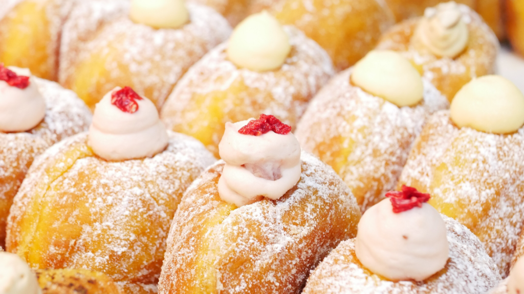 飽きさせない「パティシエ監修の商品開発」